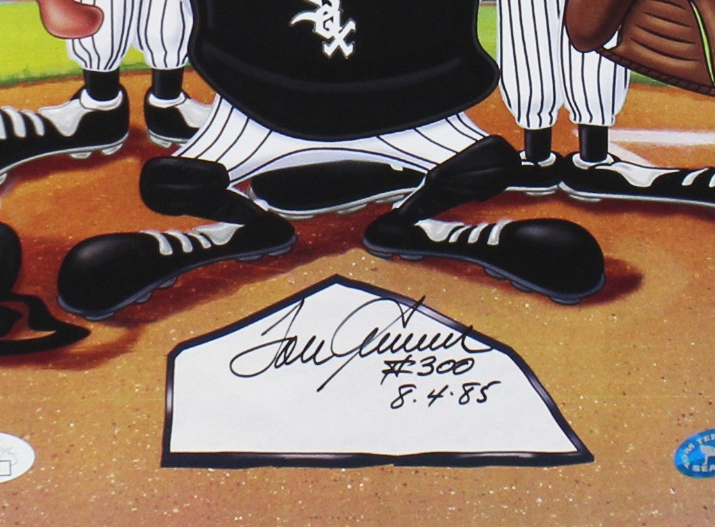 Tom Seaver Signed Cincinnati Reds Unframed Looney Tunes MLB Photo - #300 8-4-85