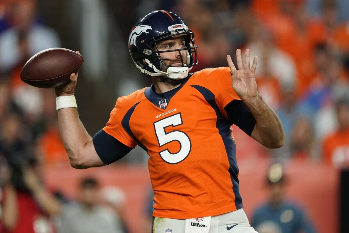Joe Flacco Signed Denver Broncos Jersey (JSA COA) Super Bowl XLVII Champion