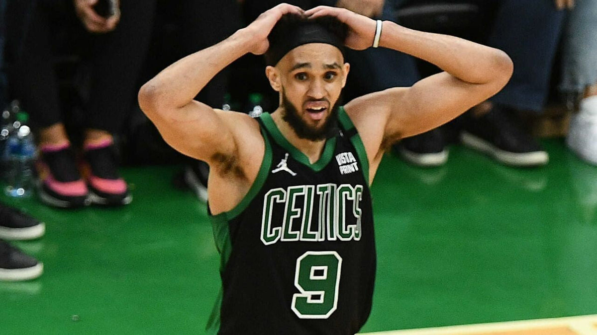 Derrick White Signed Boston Celtics Green Jersey (JSA) Celts Shooting Guard