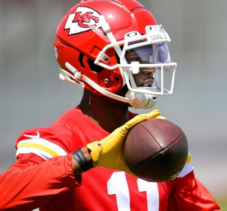 Marquez Valdes-Scantling Signed Kansas City Chiefs Jersey (Beckett)2018 Draft Pk