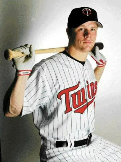 Justin Morneau Signed Minnesota Twins Jersey (Beckett) 2006 AL MVP & 4xAll Star