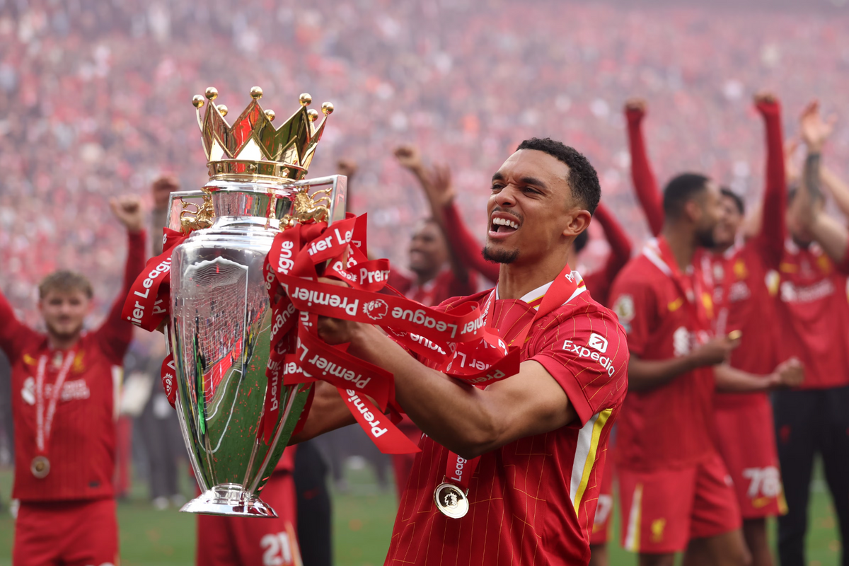 Trent Alexander-Arnold Signed Liverpool FC Nike Dri-Fit Soccer Jersey (Beckett)