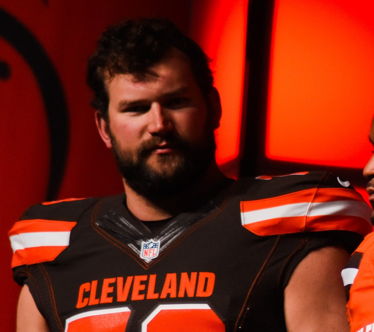 Joe Thomas Signed Browns Speed Mini Helmet (Schwartz) 10xPro Bowl Off. Tackle
