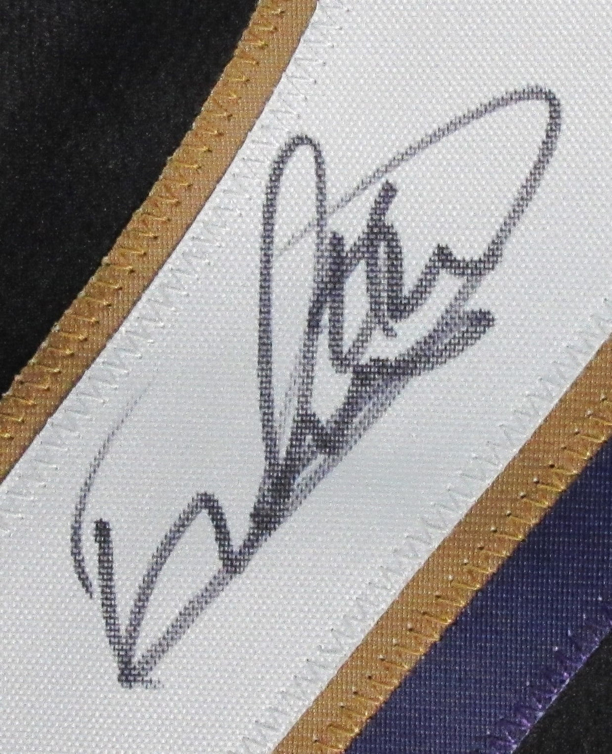 Derrick Henry Signed/Autographed Ravens Jersey PSA/DNA 200739
