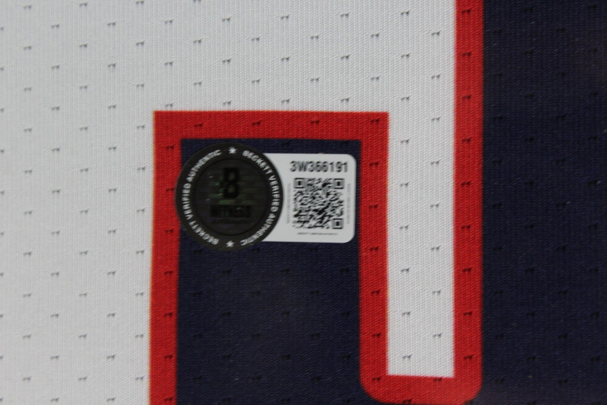 Diana Taurasi Autographed UConn Huskies GameDay Greats Framed Jersey Beckett