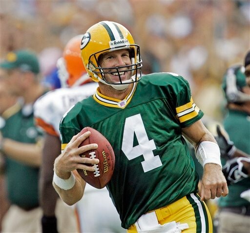 Brett Favre Signed Green Bay Packers Jersey (Beckett QR) 3xNFL MVP / 11xPro Bowl