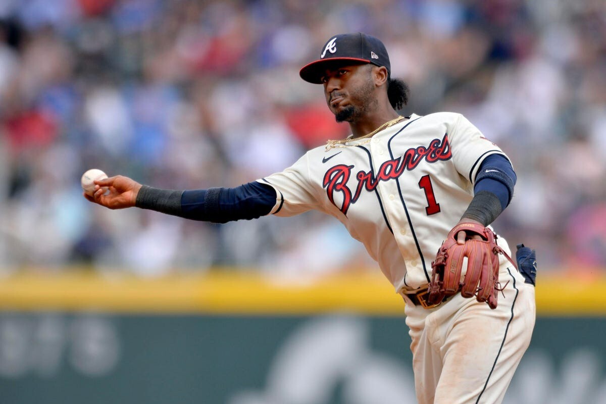 Ozzie Albies Signed Atlanta Braves Jersey (Beckett) 2019 World Champion 2nd Base