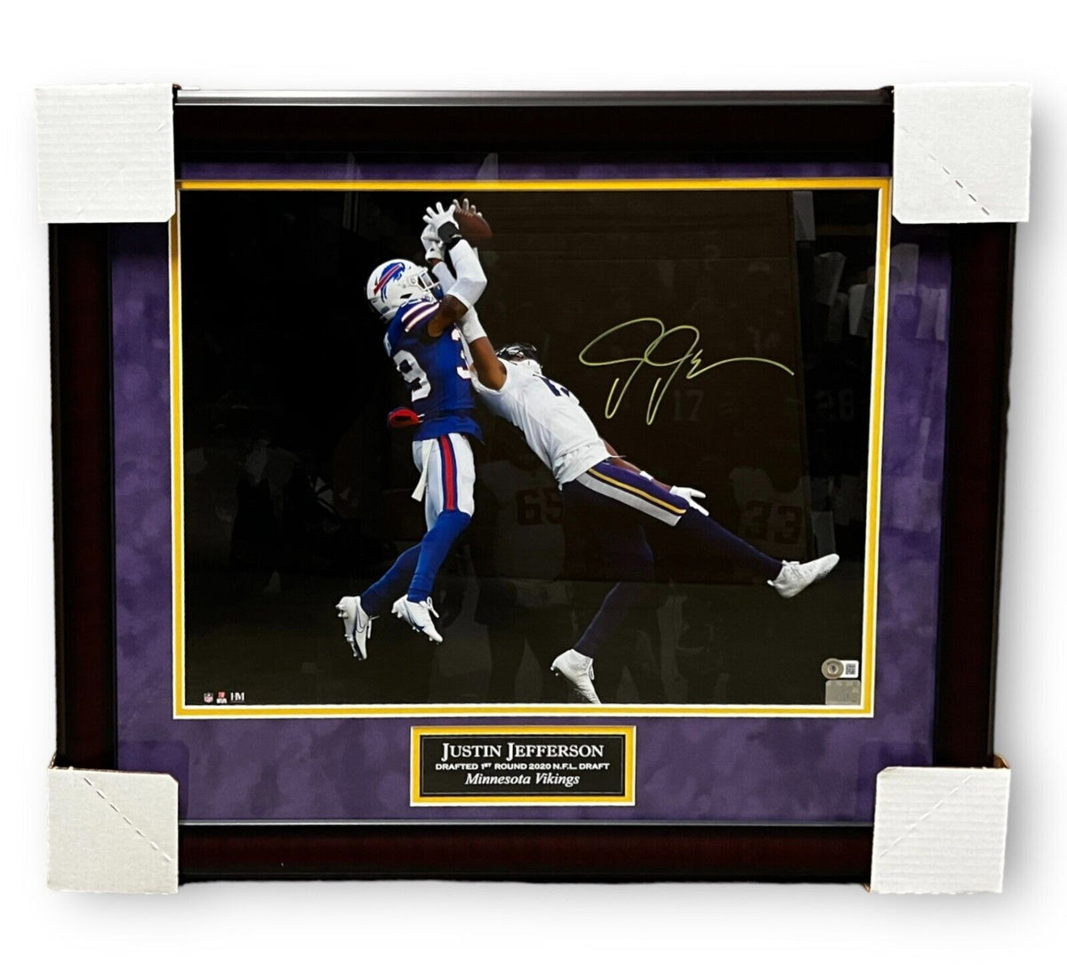 Justin Jefferson Signed Autographed 16x20 Photograph Framed to 20x24 Beckett