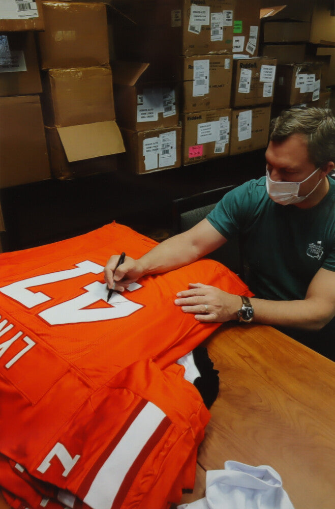 John Lynch Signed Tampa Bay Buccaneers White Jersey (Beckett) Bucs 1993-2003