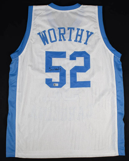James Worthy Signed North Carolina Tar Heels Jersey "82 NCAA Champs" (Beckett)